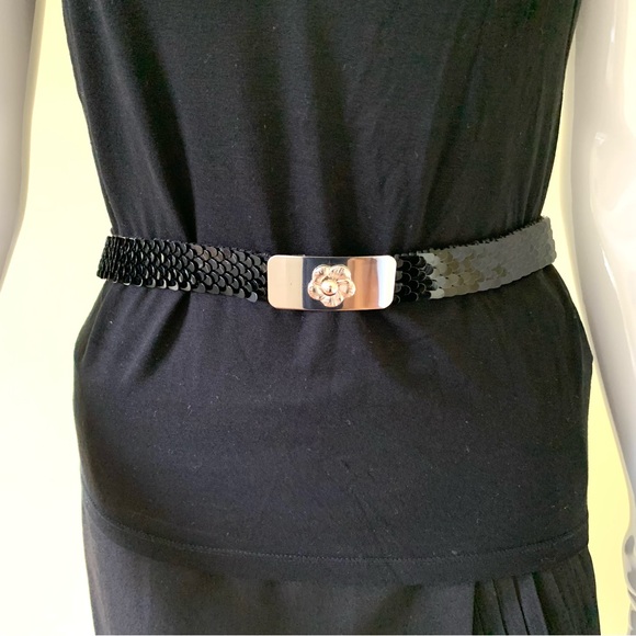 Black shiny sequined strechy elastic belt silver tone metal buckle adjustable XS - Picture 2 of 9